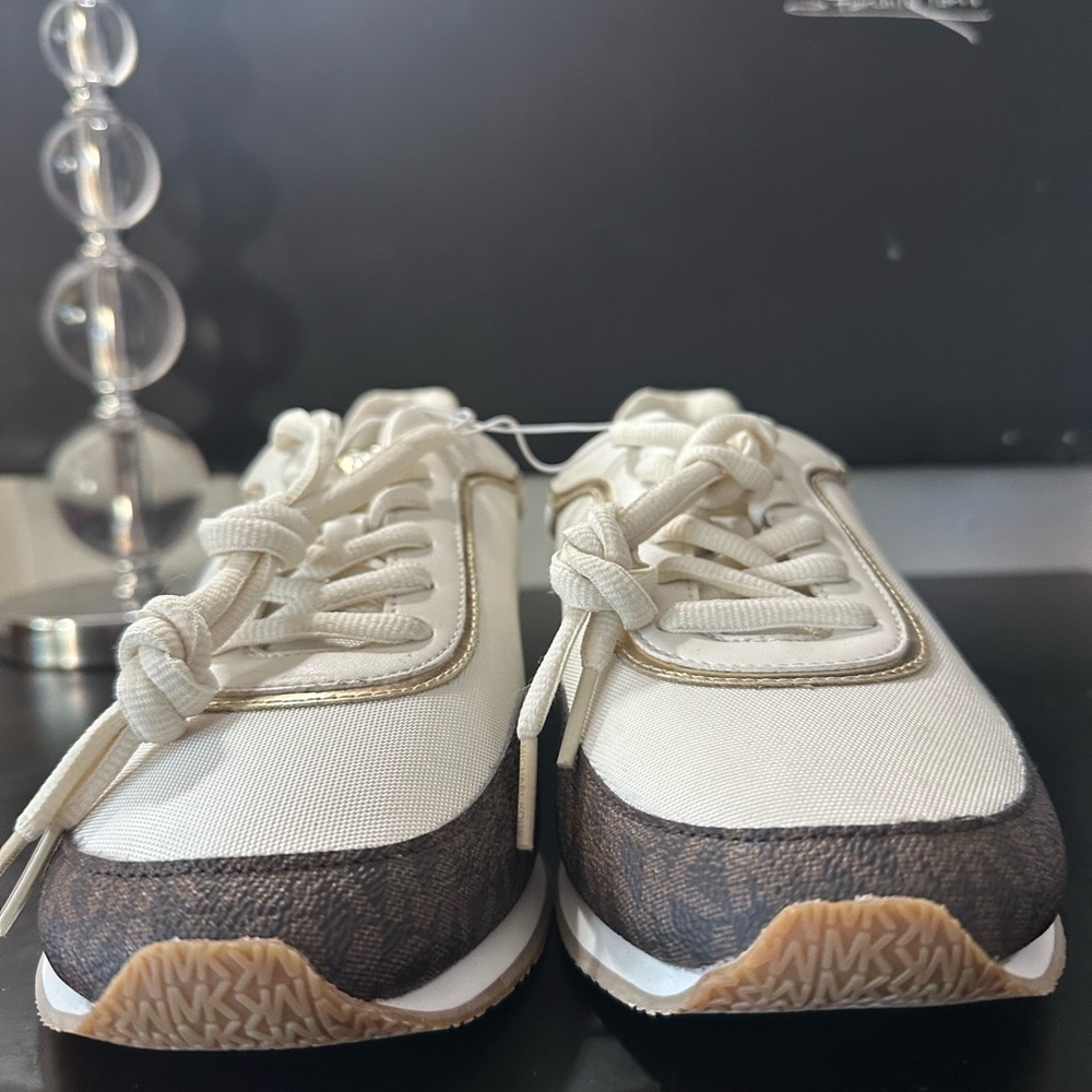 🆕Michael Kors Sneakers - Picture 4 of 13